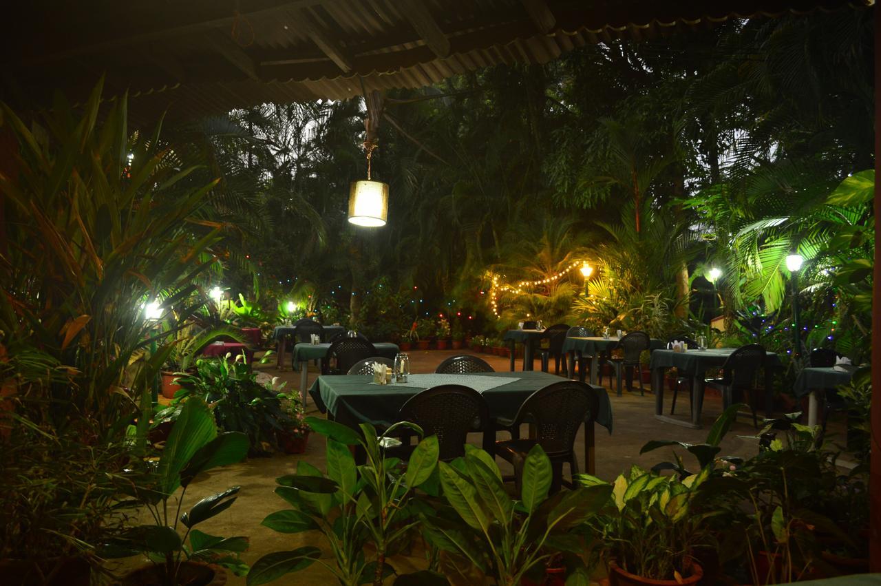 Palm Grove Cottages - Leisure Resort 比纳里姆 外观 照片